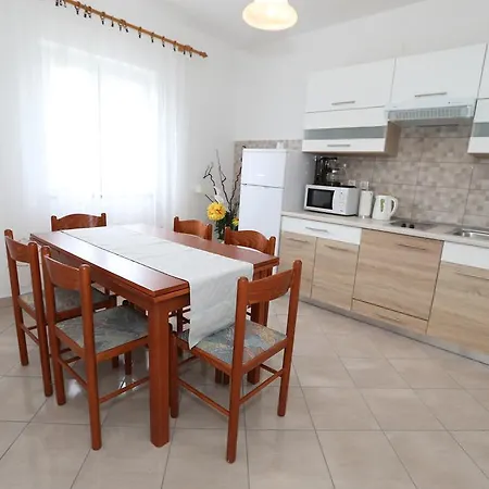 Apartment Vinka *